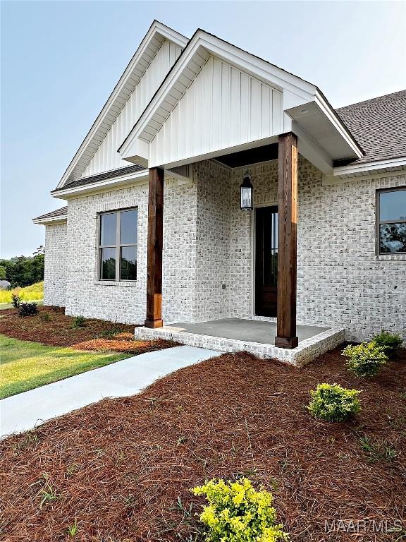 171 Mountain Laurel Rdg, Wetumpka, AL 36093 - view of front of home with board and batten siding and brick siding
