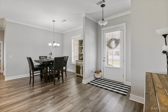 dining space featuring visible vents, ornamental molding, baseboards, dark wood-style floors, and a chandelier
