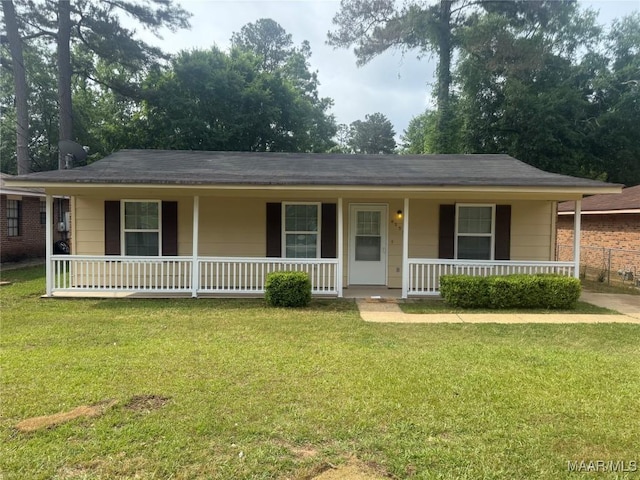 6253 S Hampton Dr, Montgomery, AL 36116 - ranch-style home with covered porch and a front yard