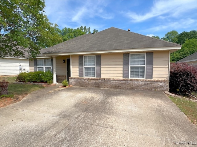 1672 Hawthorne Ln, Prattville, AL 36066 - view of front of home featuring brick siding and roof with shingles
