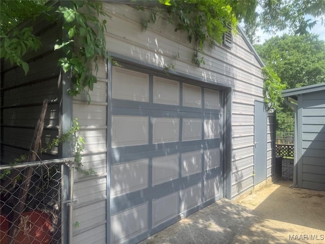3037 Willow Lane Dr, Montgomery, AL 36109 - garage featuring fence