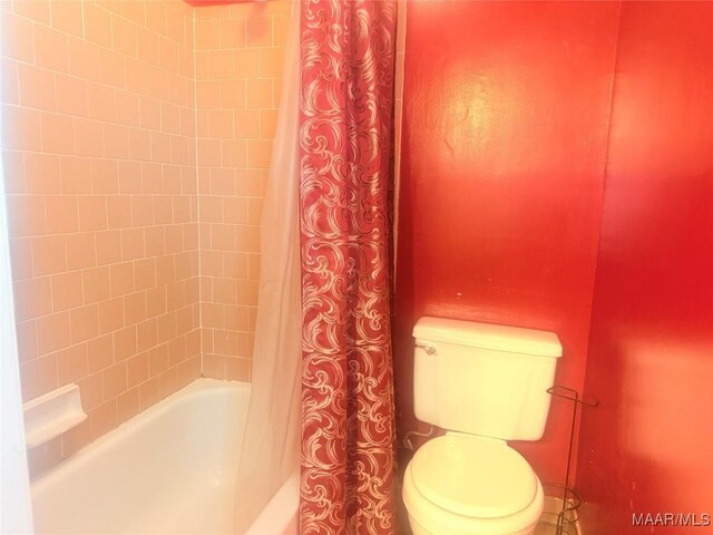 3037 Willow Lane Dr, Montgomery, AL 36109 - full bath with shower / bath combo with shower curtain and toilet