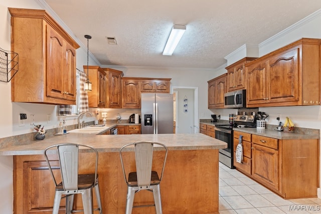 kitchen with visible vents, a peninsula, a textured ceiling, a sink, and appliances with stainless steel finishes