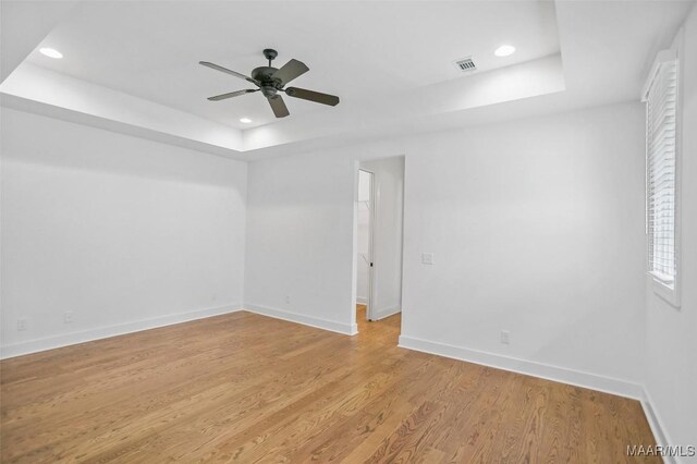 4831 Clerkenwell St, Montgomery, AL 36116 - spare room with ceiling fan, visible vents, baseboards, a tray ceiling, and recessed lighting