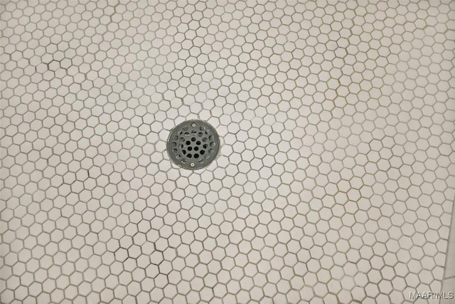 4831 Clerkenwell St, Montgomery, AL 36116 - room details with tiled shower