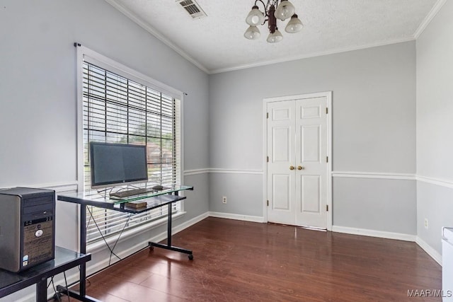 office area with a textured ceiling, visible vents, crown molding, wood finished floors, and a notable chandelier