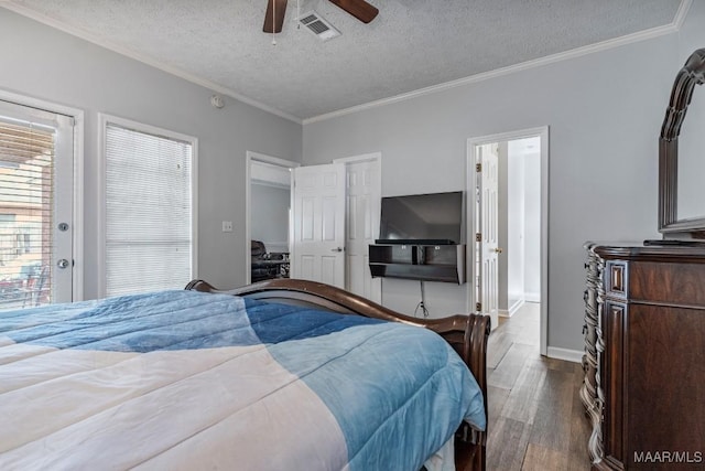 bedroom featuring crown molding, ceiling fan, a textured ceiling, wood finished floors, and visible vents