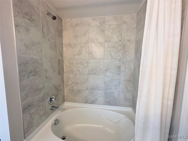 178 Canal Xing, Wetumpka, AL 36092 - bathroom with shower / bath combo with shower curtain