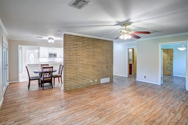 living room featuring visible vents, light wood-style floors, and ceiling fan