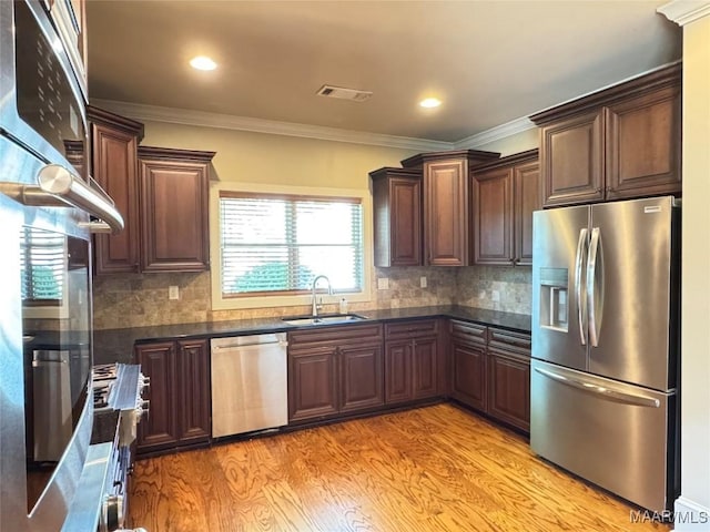 155 Edge Wood Ct, Mathews, AL 36052 - kitchen with stainless steel appliances, a sink, light wood-type flooring, backsplash, and recessed lighting