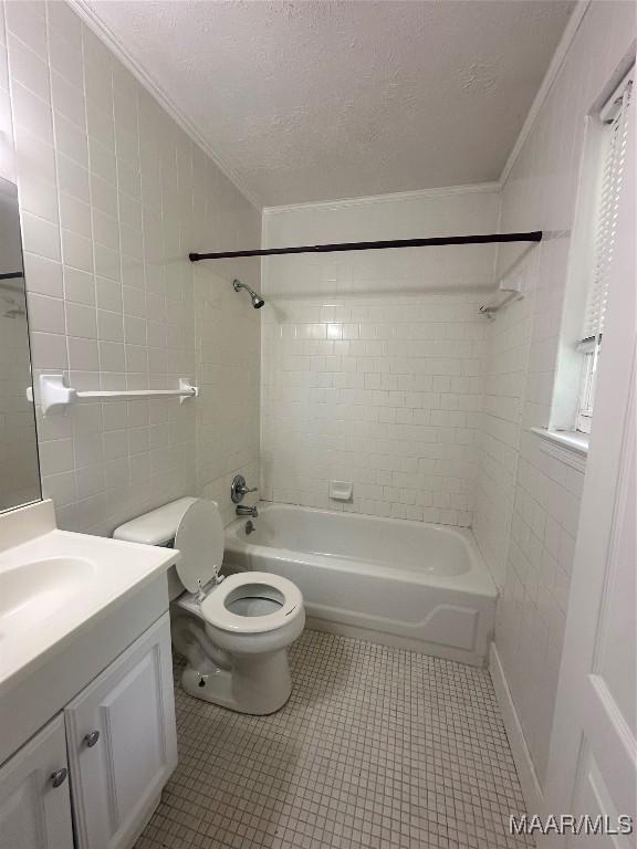 5545 E Shades Valley Dr, Montgomery, AL 36108 - bathroom featuring toilet, vanity, a textured ceiling, crown molding, and washtub / shower combination