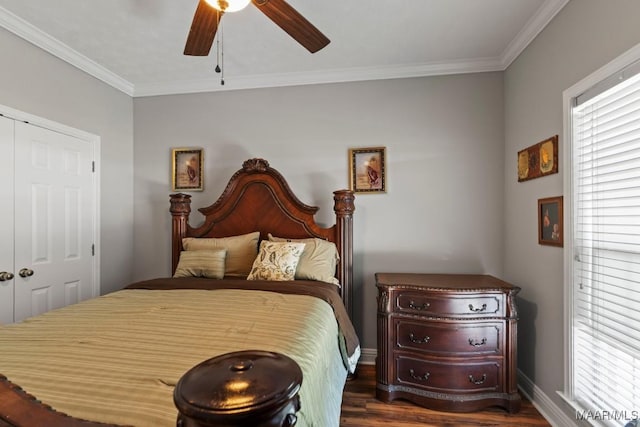 831 Bluegrass Dr, Prattville, AL 36066 - bedroom featuring crown molding, dark wood finished floors, a closet, and a ceiling fan