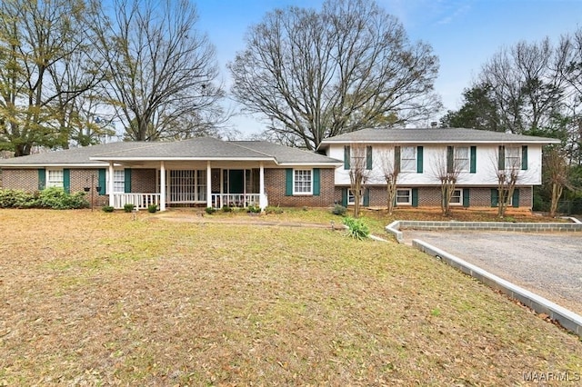 654 Old Jasmine Hill Rd, Wetumpka, AL 36093 - tri-level home featuring covered porch, brick siding, and a front lawn