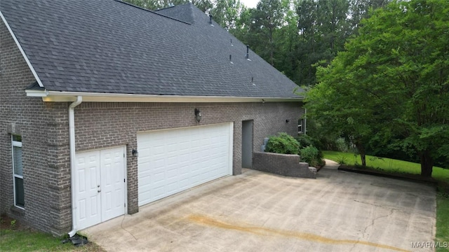 175 Rosemere Dr, Tallassee, AL 36078 - garage featuring driveway