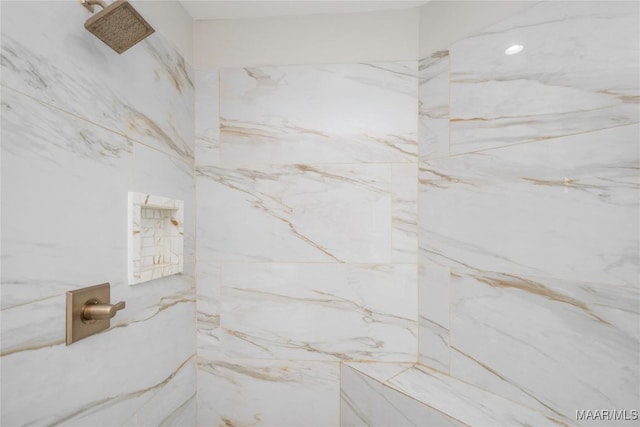 211 Oakwood Dr, Hope Hull, AL 36043 - full bathroom featuring a tile shower