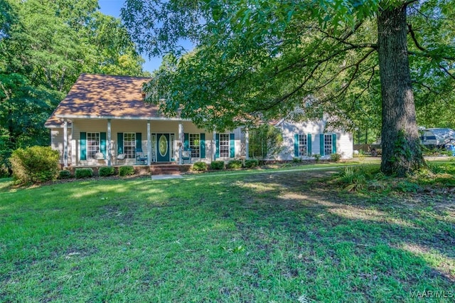 view of front of house featuring a porch and a front yard