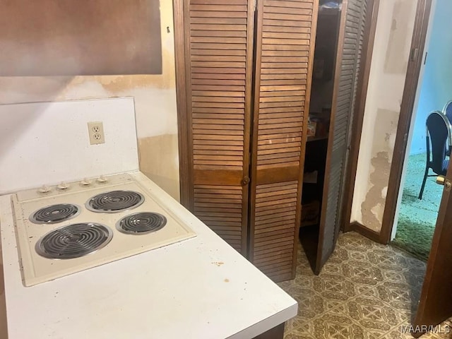 3600 Hunting Creek Rd, Montgomery, AL 36116 - kitchen featuring light countertops
