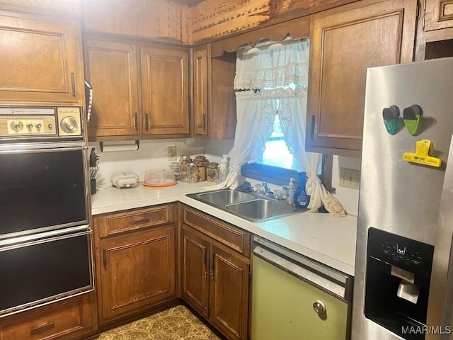 3600 Hunting Creek Rd, Montgomery, AL 36116 - kitchen with stainless steel fridge with ice dispenser, dishwasher, a sink, double oven, and light countertops