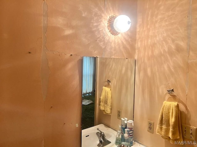 3600 Hunting Creek Rd, Montgomery, AL 36116 - bathroom featuring a sink