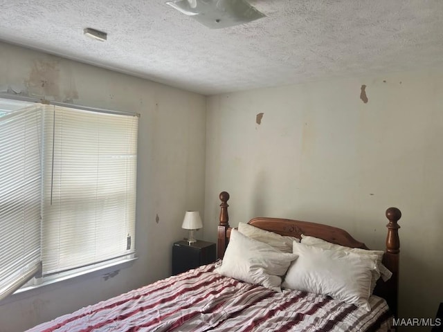 3600 Hunting Creek Rd, Montgomery, AL 36116 - bedroom with a textured ceiling