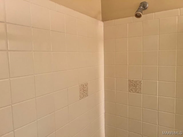 3600 Hunting Creek Rd, Montgomery, AL 36116 - bathroom view of a tile shower