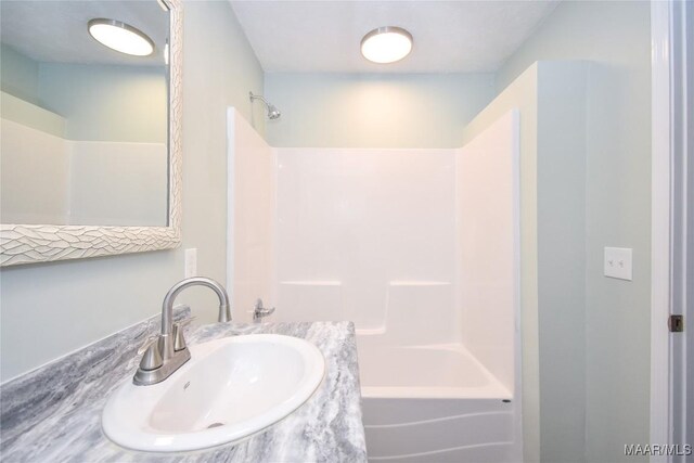 6790 Upper River Rd, Tallassee, AL 36078 - bathroom with washtub / shower combination and vanity