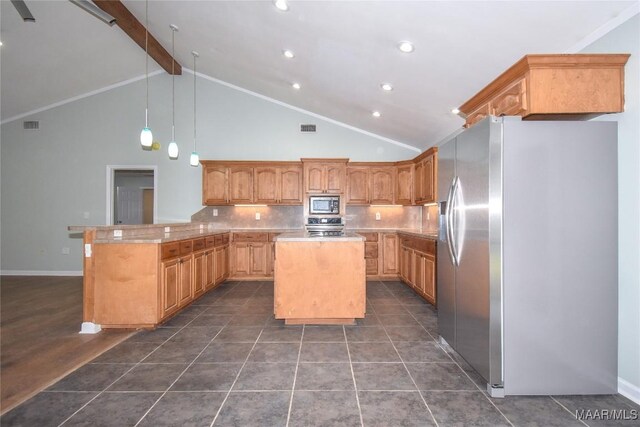 6790 Upper River Rd, Tallassee, AL 36078 - kitchen featuring stainless steel appliances, a peninsula, backsplash, light countertops, and a center island