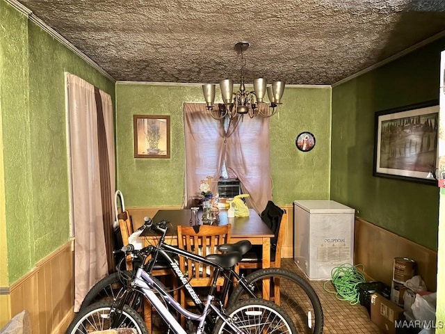 2121 Lauderdale St, Selma, AL 36701 - dining space featuring a chandelier, a textured wall, and ornamental molding