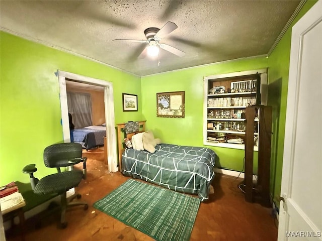 2121 Lauderdale St, Selma, AL 36701 - bedroom featuring a textured ceiling and a ceiling fan