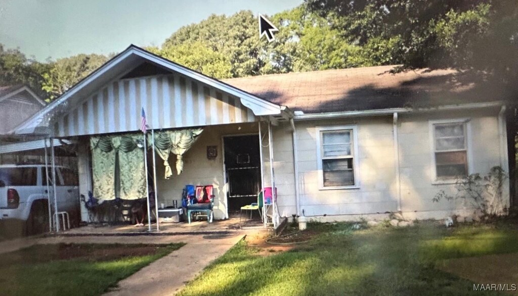 3137 Texas St, Montgomery, AL 36107 - view of front facade with a shingled roof