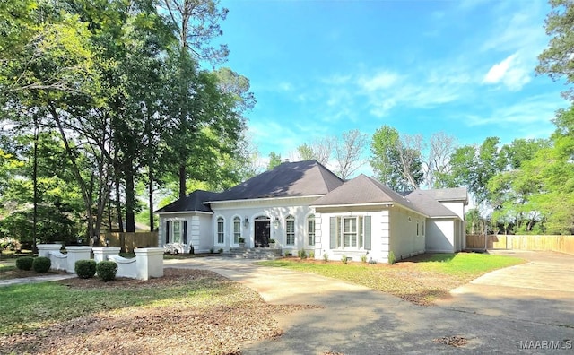 49 Berkeley Rd, Selma, AL 36701 - view of front of property featuring fence and concrete driveway