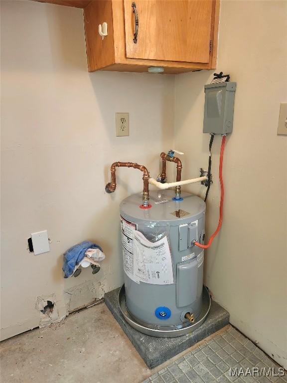 305 Sterling Dr, Montgomery, AL 36109 - utility room with electric water heater