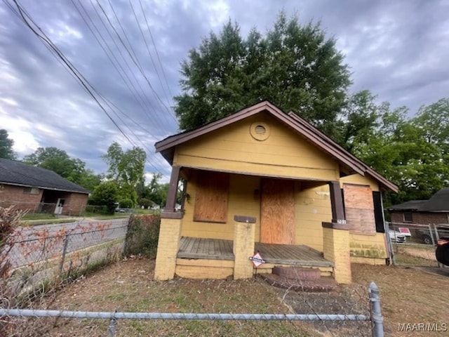 view of outdoor structure with fence and an outdoor structure