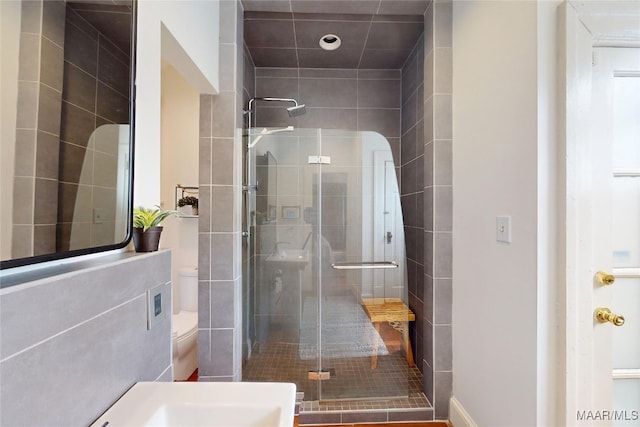 1207 Woodward Ave, Montgomery, AL 36106 - full bathroom featuring a shower stall, toilet, and vanity