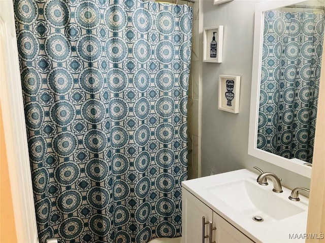452 Planters Rd, Montgomery, AL 36109 - full bath featuring a shower with curtain and vanity
