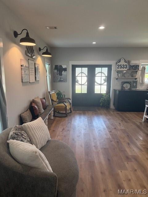 living room with recessed lighting, plenty of natural light, and wood finished floors