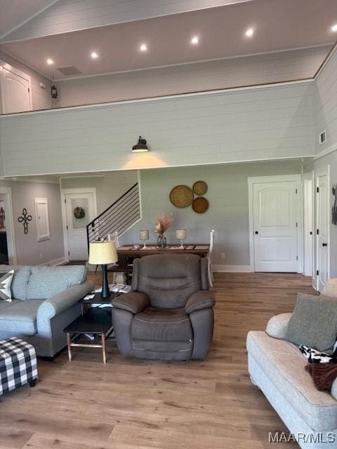 living room featuring light wood-style floors, baseboards, and recessed lighting
