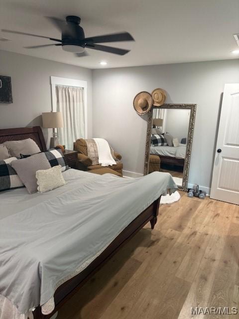 bedroom featuring light wood-type flooring, a ceiling fan, recessed lighting, and baseboards