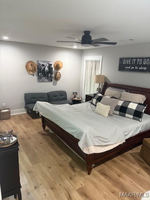 bedroom featuring light wood-style floors, a ceiling fan, recessed lighting, and baseboards
