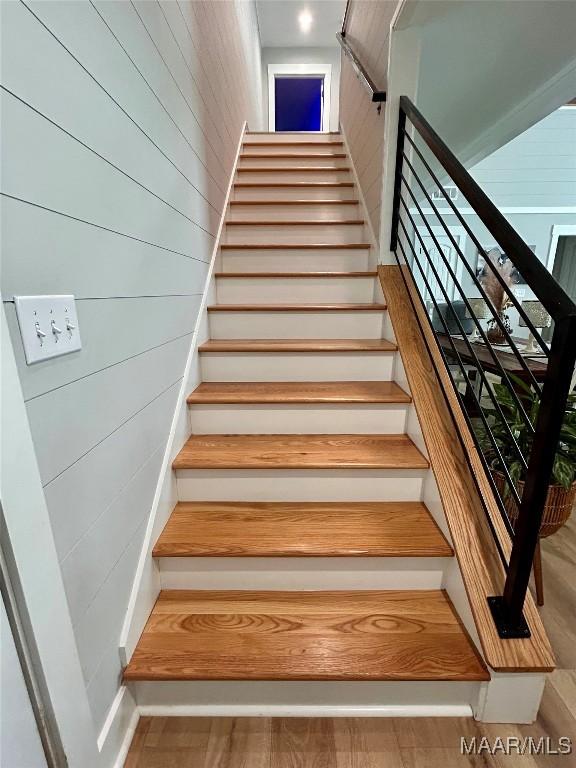 2533 Weldon Rd, Tallassee, AL 36078 - view of stairs