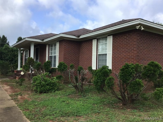176 Lawrence Cv, Valley Grande, AL 36703 - view of side of home with brick siding