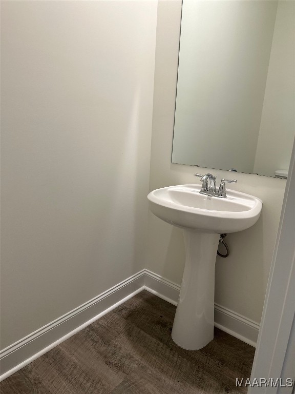 5168 Sedona Dr, Montgomery, AL 36116 - bathroom with baseboards and a sink