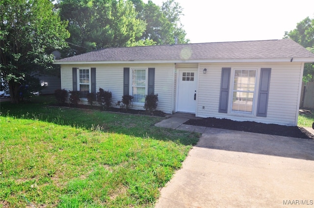 445 Durden Rd, Prattville, AL 36067 - ranch-style home with a front lawn
