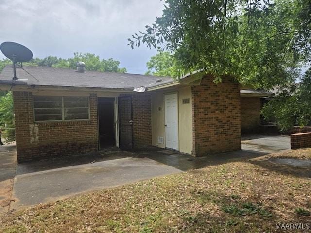 116 Longbrook Dr, Montgomery, AL 36110 - back of property with brick siding and a patio
