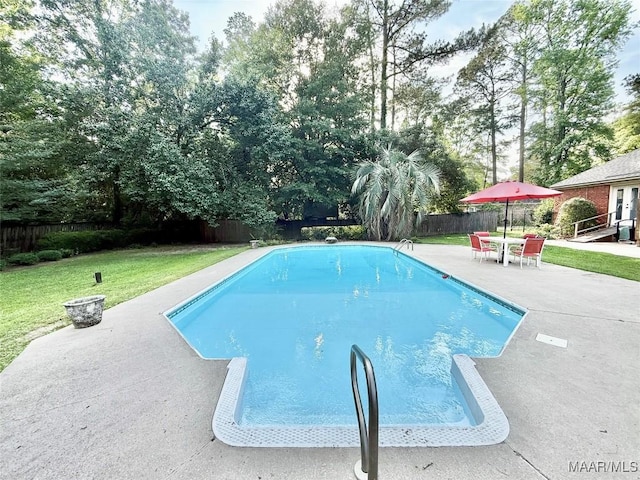 36 Wilkins Rd, Selma, AL 36701 - view of swimming pool featuring a patio and view of scattered trees