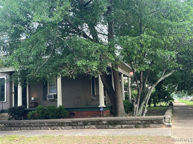 501 Tremont St, Selma, AL 36701 - view of front facade featuring a porch