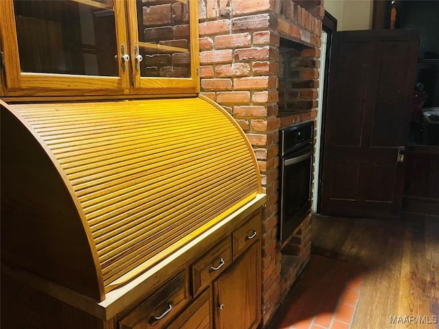 501 Tremont St, Selma, AL 36701 - detailed view of oven and wood finished floors