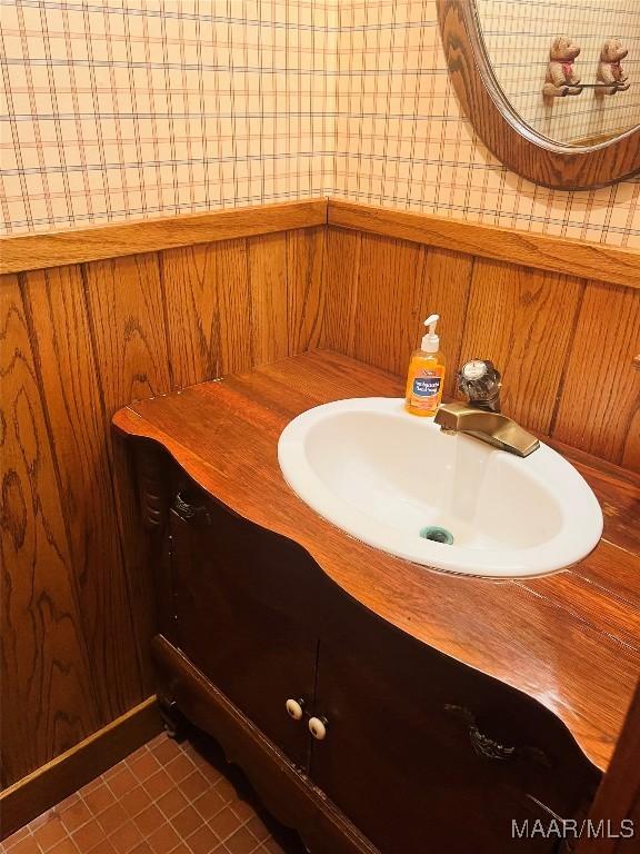 501 Tremont St, Selma, AL 36701 - bathroom featuring vanity and tile patterned floors