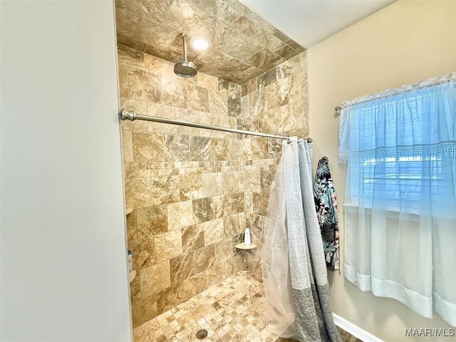 828 Warrior Dr, Valley Grande, AL 36701 - full bath featuring a tile shower