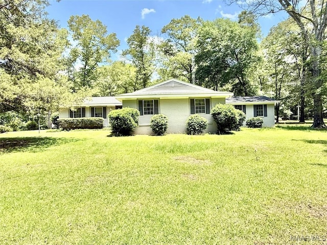 441 County Road 401, Selma, AL 36701 - view of front of home featuring a front yard and view of wooded area